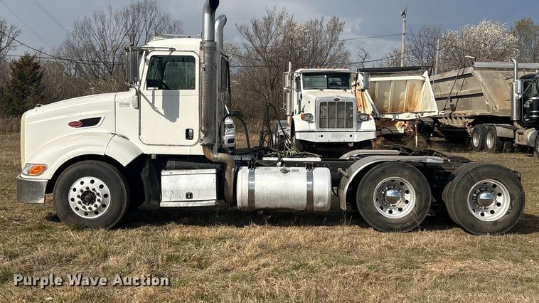 image for item EV2783 2008 Peterbilt 384 semi truck