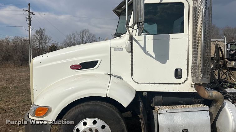 image for item EV2783 2008 Peterbilt 384 semi truck