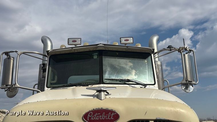 image for item EV2783 2008 Peterbilt 384 semi truck