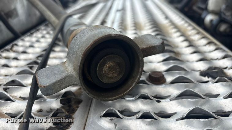 image for item EV2783 2008 Peterbilt 384 semi truck