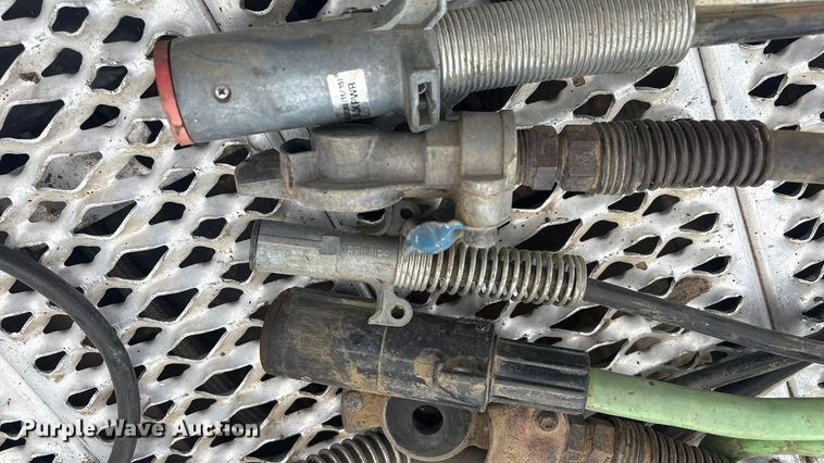 image for item EV2783 2008 Peterbilt 384 semi truck