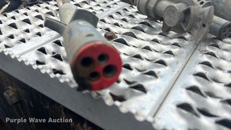 image for item EV2783 2008 Peterbilt 384 semi truck