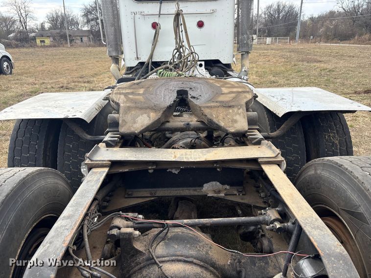 image for item EV2783 2008 Peterbilt 384 semi truck