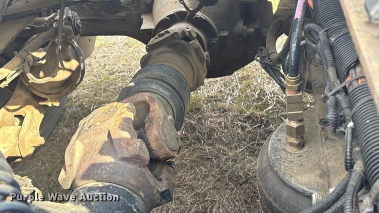 image for item EV2783 2008 Peterbilt 384 semi truck