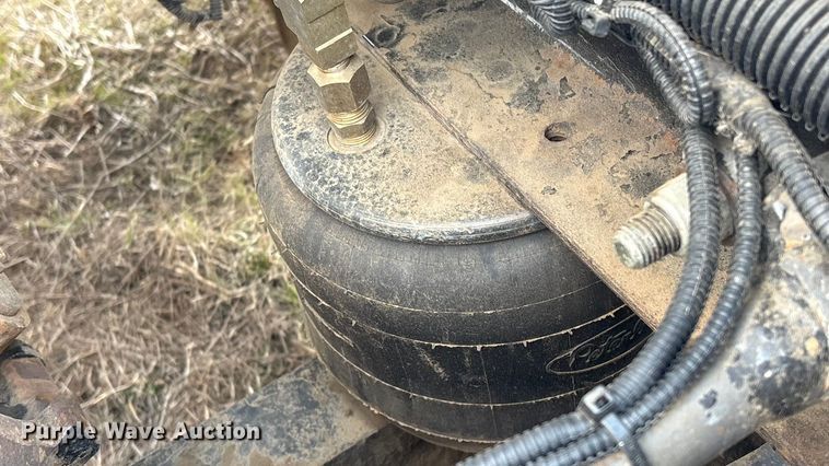 image for item EV2783 2008 Peterbilt 384 semi truck