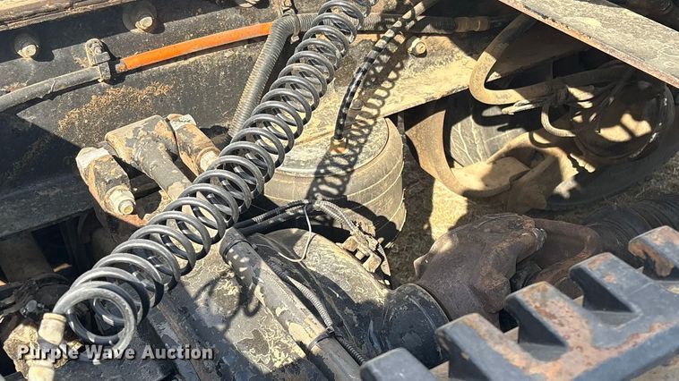 image for item EV2783 2008 Peterbilt 384 semi truck