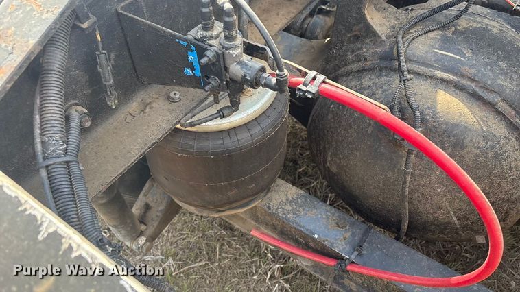 image for item EV2783 2008 Peterbilt 384 semi truck