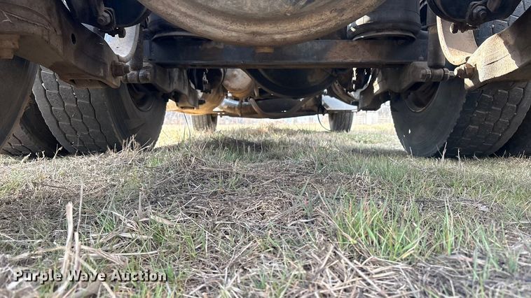 image for item EV2783 2008 Peterbilt 384 semi truck