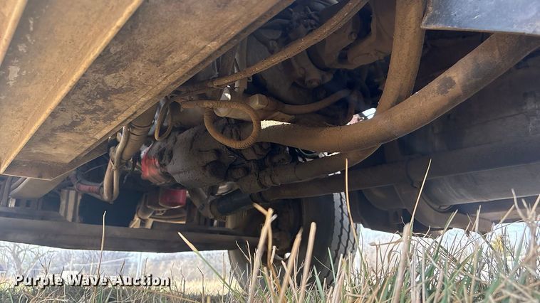 image for item EV2783 2008 Peterbilt 384 semi truck