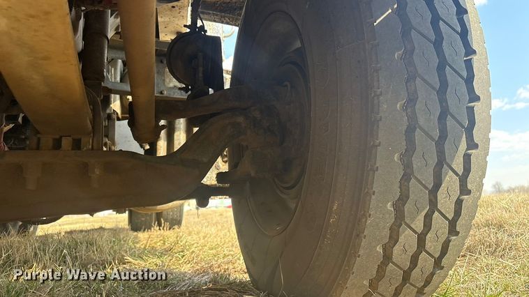 image for item EV2783 2008 Peterbilt 384 semi truck