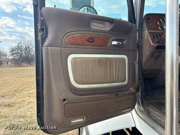 image for item EV2783 2008 Peterbilt 384 semi truck