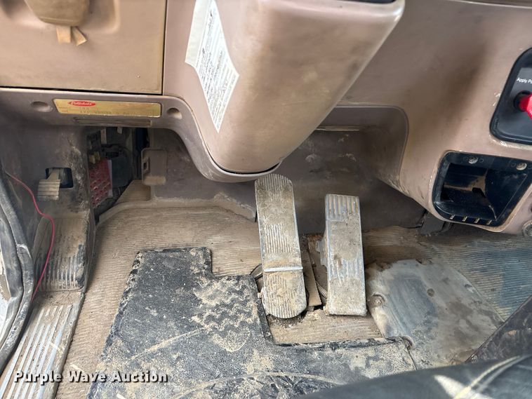 image for item EV2783 2008 Peterbilt 384 semi truck