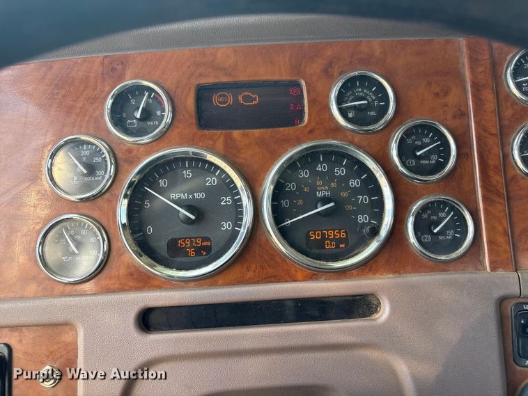 image for item EV2783 2008 Peterbilt 384 semi truck