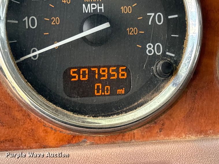 image for item EV2783 2008 Peterbilt 384 semi truck