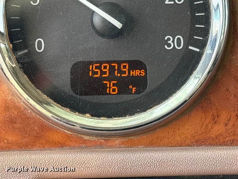 image for item EV2783 2008 Peterbilt 384 semi truck