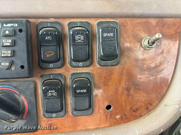 image for item EV2783 2008 Peterbilt 384 semi truck