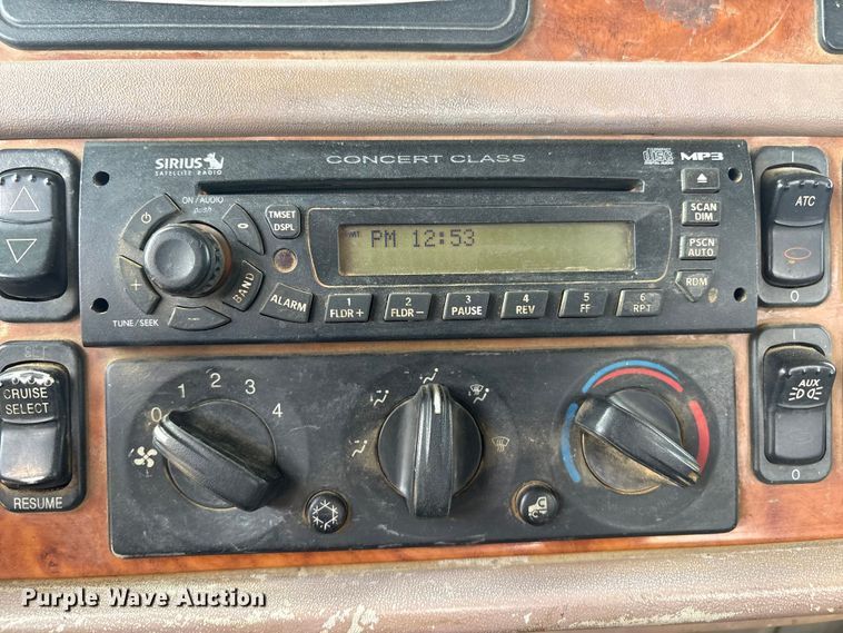 image for item EV2783 2008 Peterbilt 384 semi truck