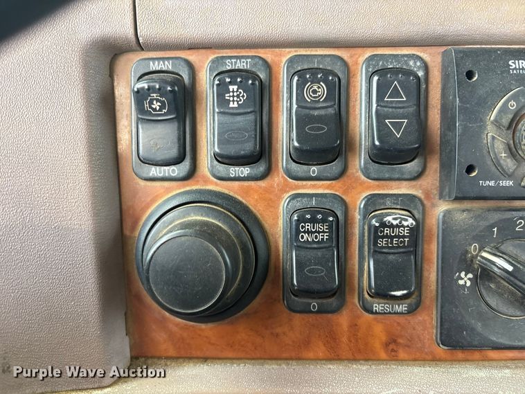 image for item EV2783 2008 Peterbilt 384 semi truck