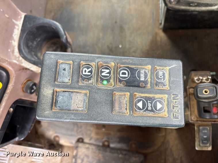 image for item EV2783 2008 Peterbilt 384 semi truck