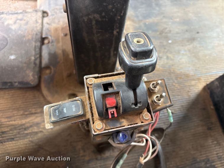 image for item EV2783 2008 Peterbilt 384 semi truck