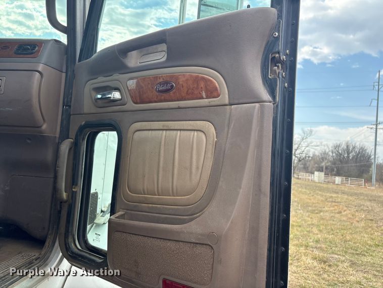 image for item EV2783 2008 Peterbilt 384 semi truck