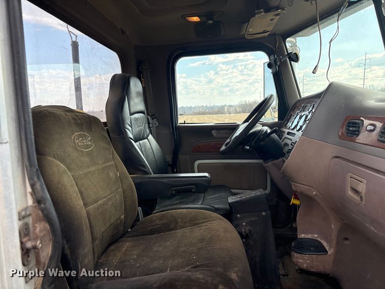 image for item EV2783 2008 Peterbilt 384 semi truck