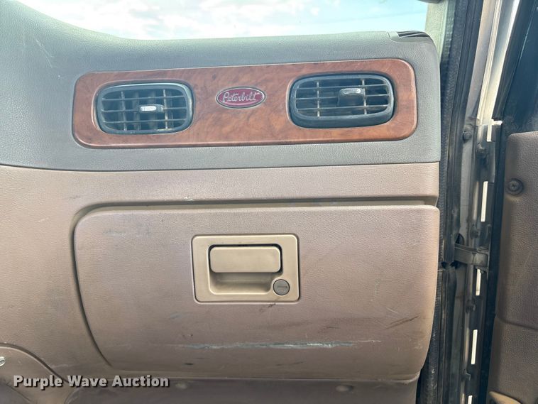 image for item EV2783 2008 Peterbilt 384 semi truck