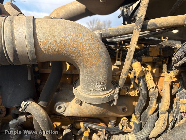 image for item EV2783 2008 Peterbilt 384 semi truck