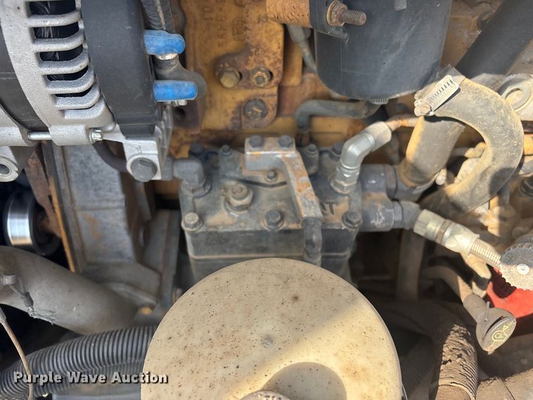 image for item EV2783 2008 Peterbilt 384 semi truck