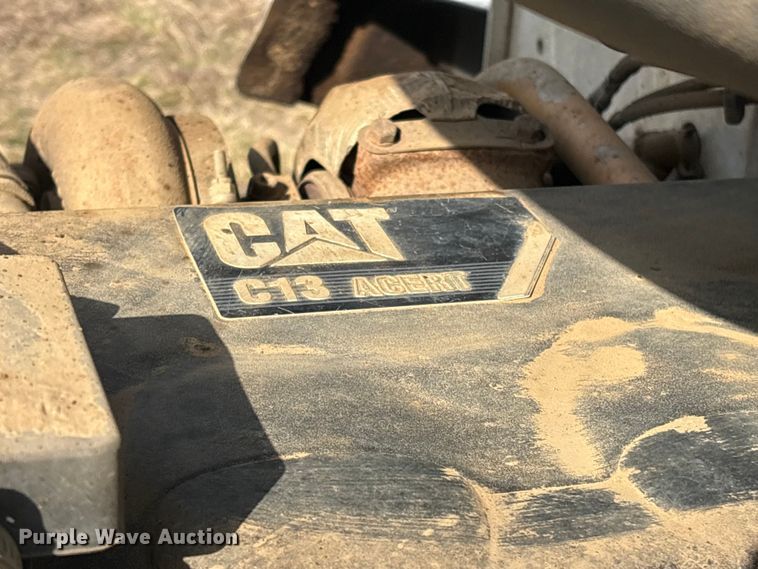 image for item EV2783 2008 Peterbilt 384 semi truck