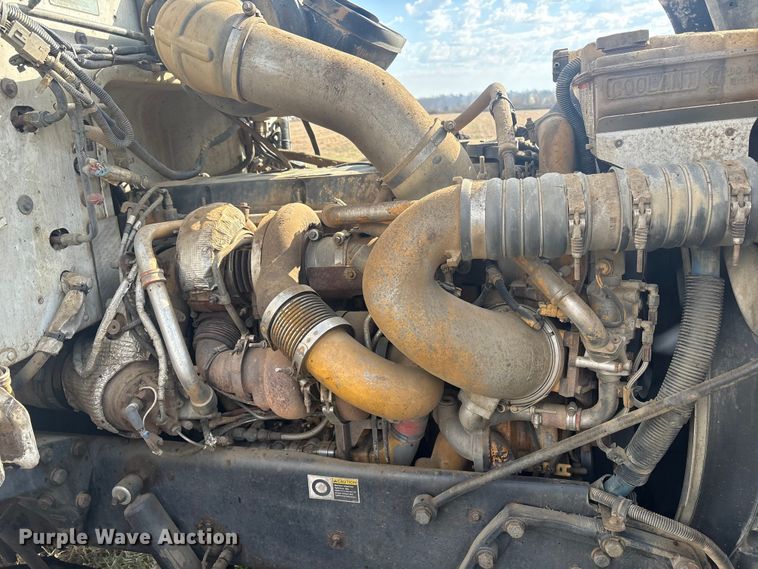 image for item EV2783 2008 Peterbilt 384 semi truck