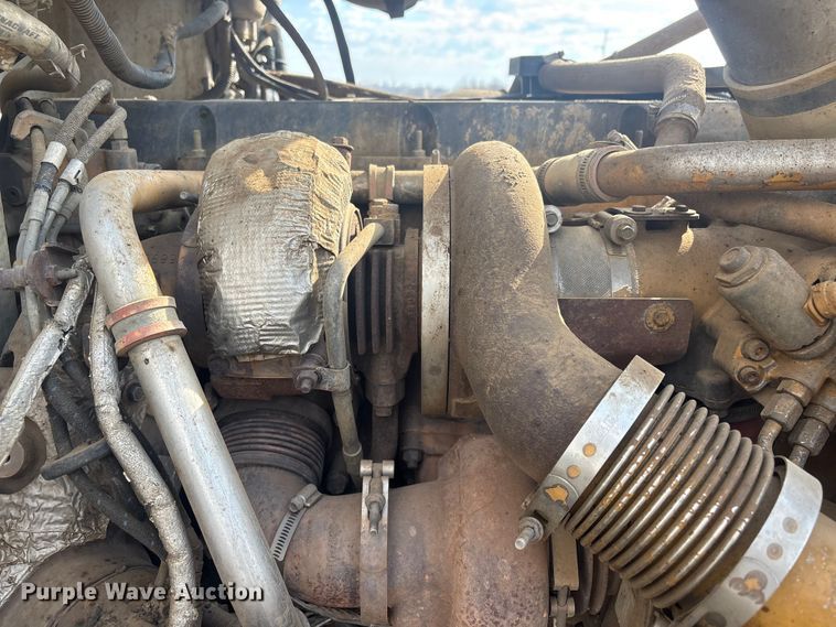 image for item EV2783 2008 Peterbilt 384 semi truck