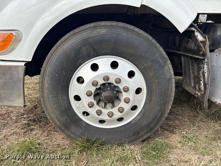 image for item EV2783 2008 Peterbilt 384 semi truck