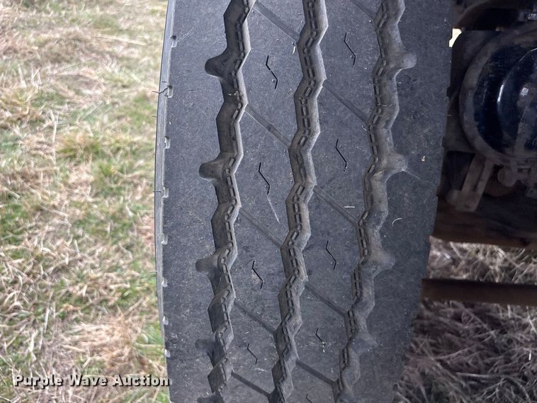 image for item EV2783 2008 Peterbilt 384 semi truck