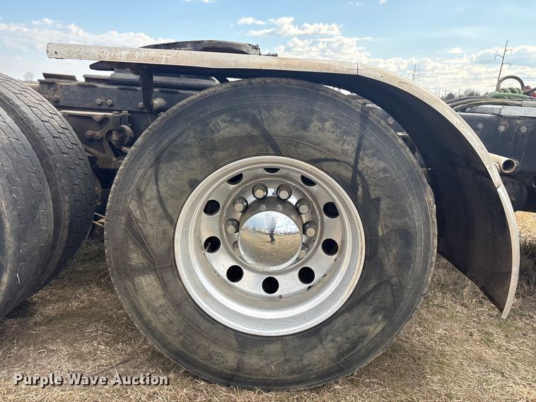 image for item EV2783 2008 Peterbilt 384 semi truck