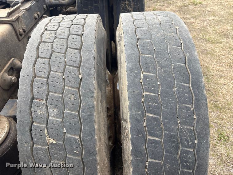 image for item EV2783 2008 Peterbilt 384 semi truck