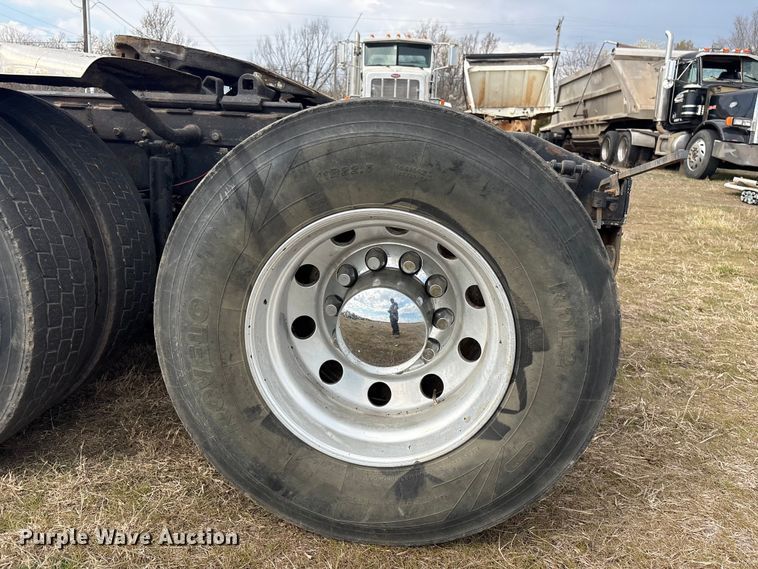 image for item EV2783 2008 Peterbilt 384 semi truck