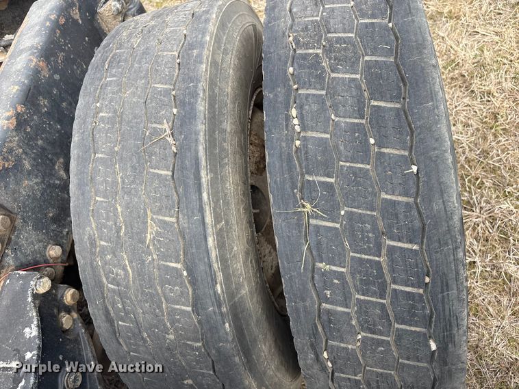 image for item EV2783 2008 Peterbilt 384 semi truck