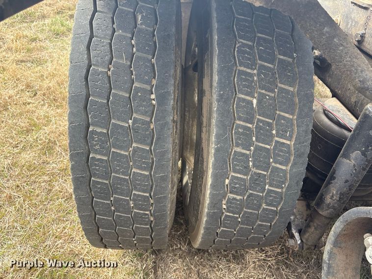 image for item EV2783 2008 Peterbilt 384 semi truck