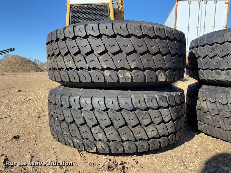 image for item FB3146 (4) Michelin 425/65R22.5 tires and wheels