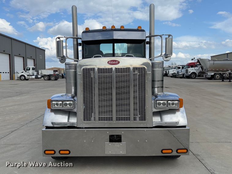 image for item FB3184 2006 Peterbilt 379 semi truck