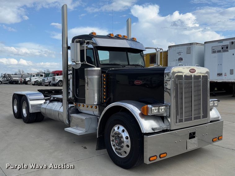 image for item FB3184 2006 Peterbilt 379 semi truck