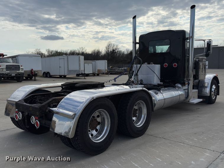 image for item FB3184 2006 Peterbilt 379 semi truck