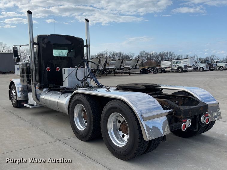 image for item FB3184 2006 Peterbilt 379 semi truck