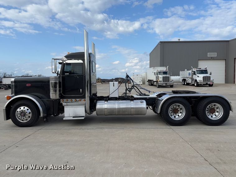 image for item FB3184 2006 Peterbilt 379 semi truck