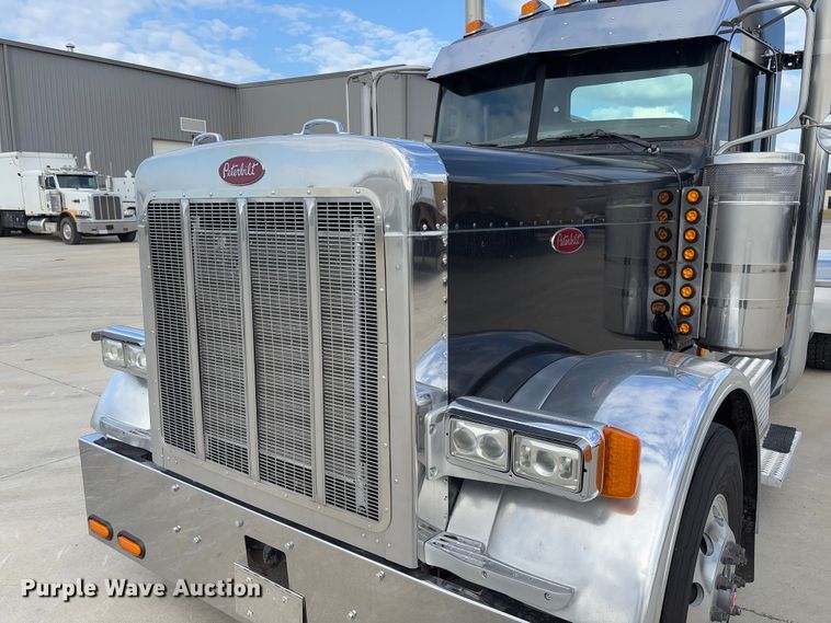 image for item FB3184 2006 Peterbilt 379 semi truck