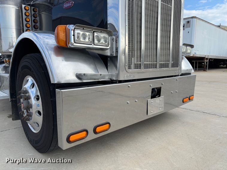 image for item FB3184 2006 Peterbilt 379 semi truck