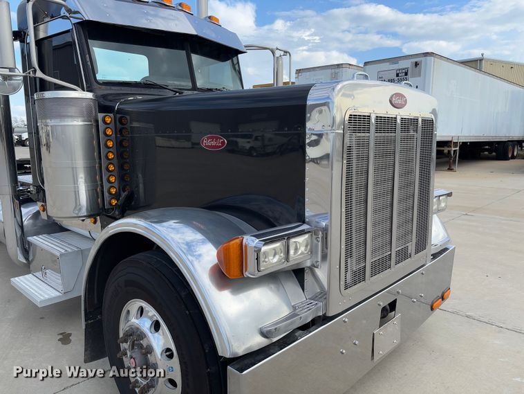 image for item FB3184 2006 Peterbilt 379 semi truck