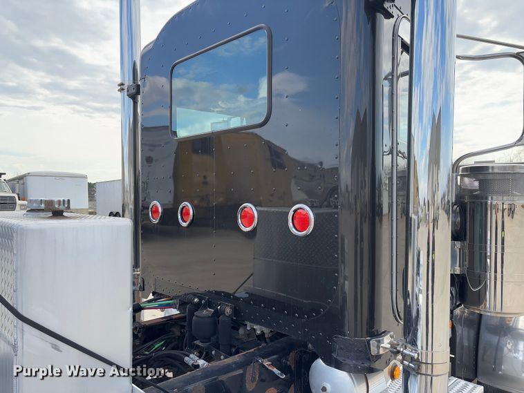 image for item FB3184 2006 Peterbilt 379 semi truck