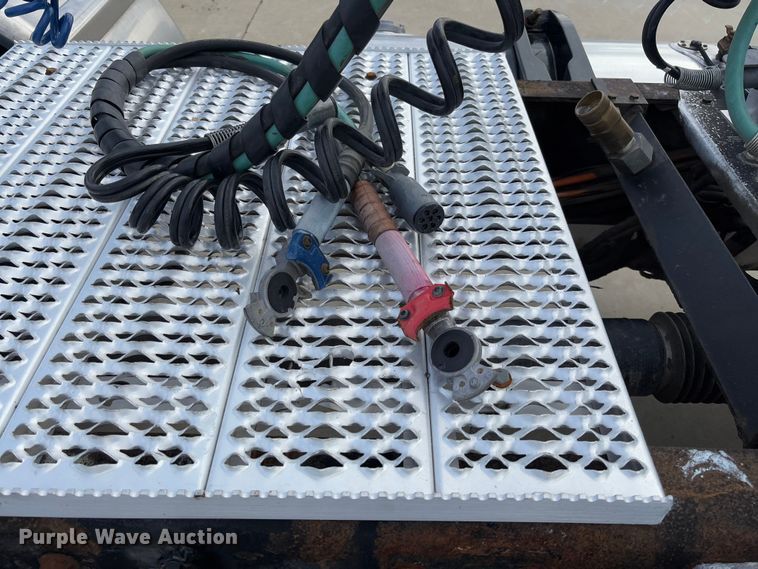 image for item FB3184 2006 Peterbilt 379 semi truck